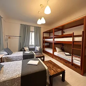 easy-lisbon-hostel.hotels-lisbon-portugal.com/